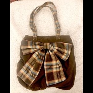 Corduroy hobo bag with Bow and snap closure